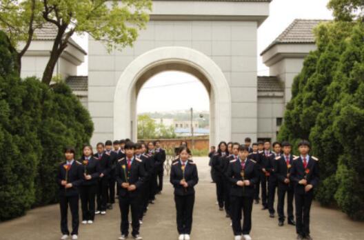 纪念革命英烈·展现向远风采向远学子参观方志敏烈士陵园